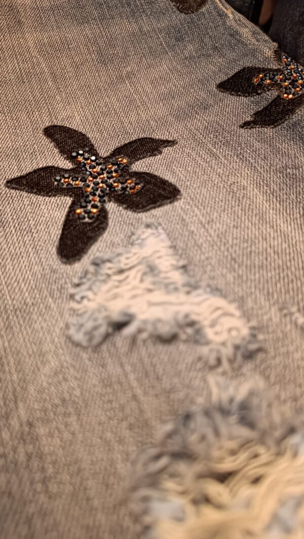 Pantalón Vaquero Boyfriend con bordados. - Imagen 5
