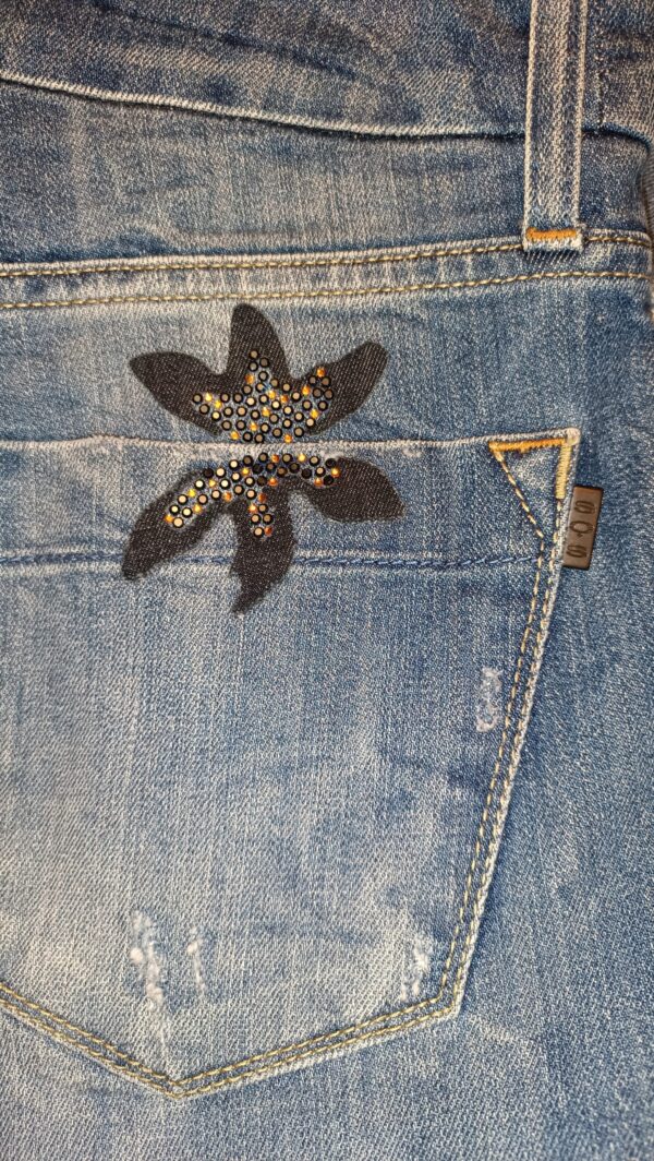 pantalón.vaquero.boyfriend.strass.bordados