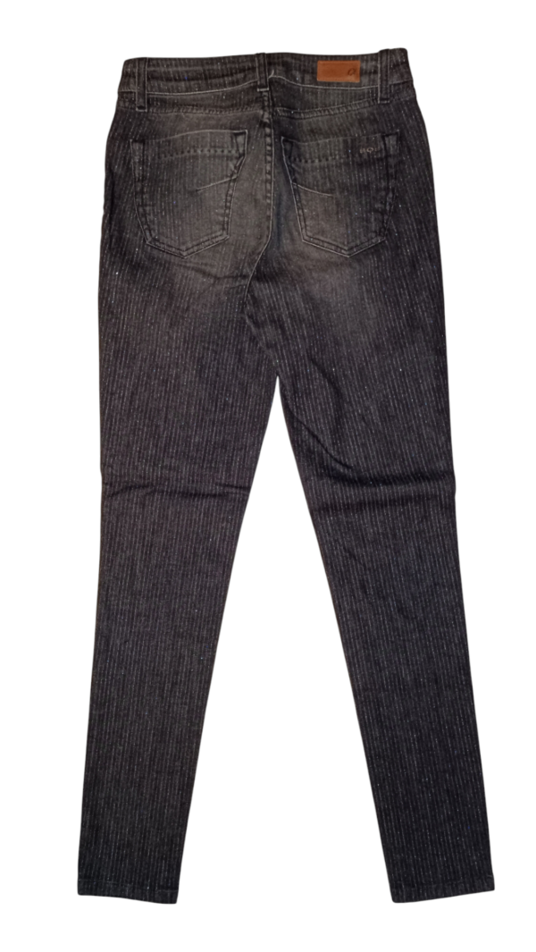 Pantalón Vaquero con botón joya. - Imagen 3