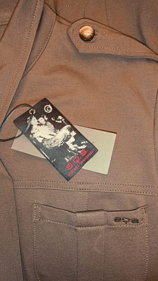 Chaqueta estilo militar para mujer. - Imagen 3