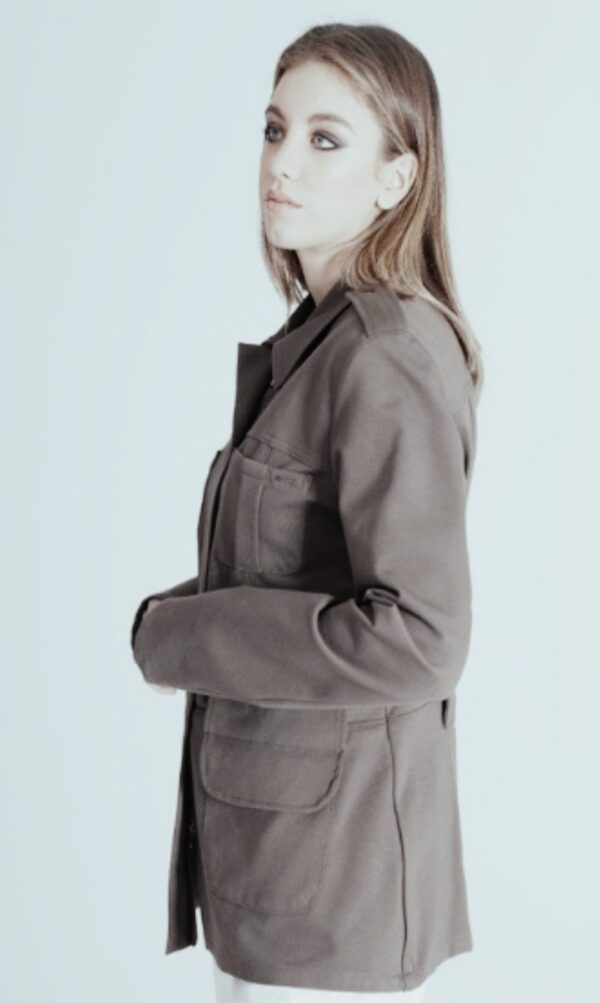 Chaqueta estilo militar para mujer. - Imagen 2