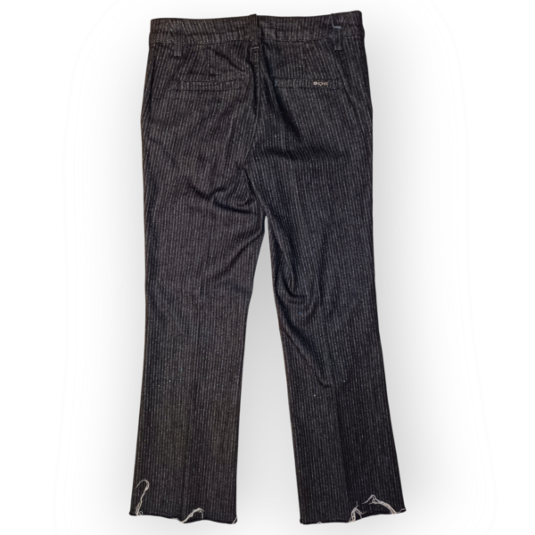 Pantalón vaquero negro con hilo plateado. - Imagen 2