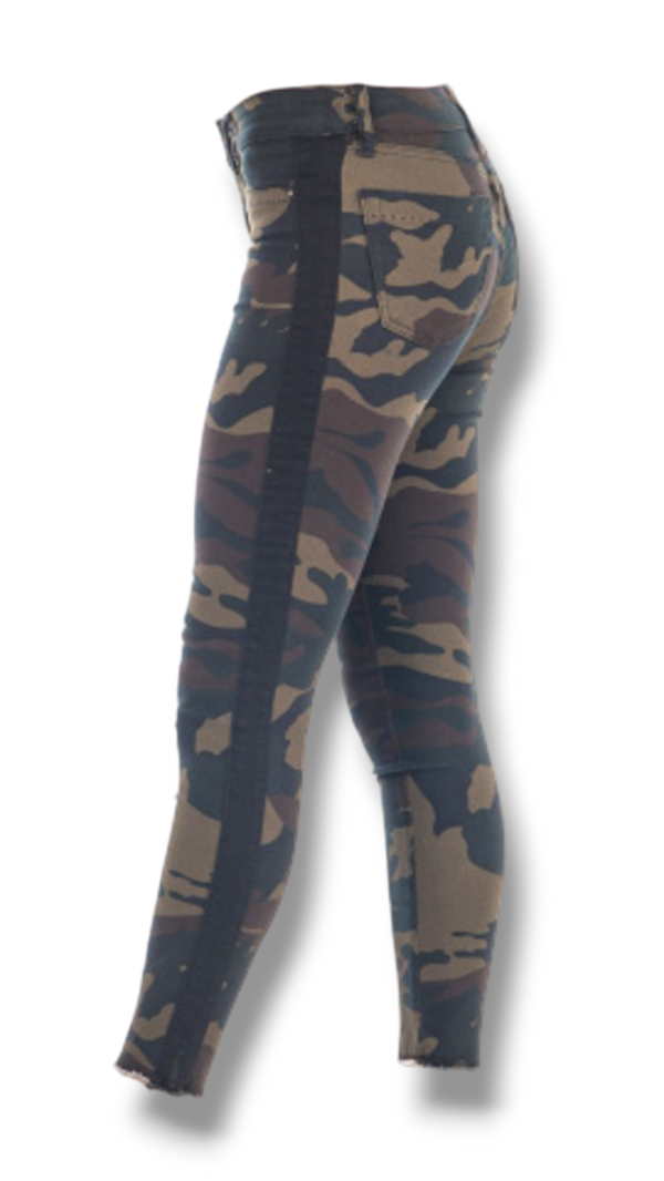Pantalón de camuflaje con botón joya. - Imagen 5