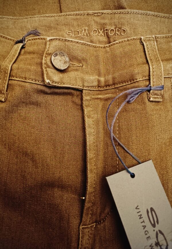 pantalón color camel mujer. sos jeans. spazio styla