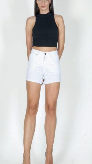Pantalón vaquero corto blanco.