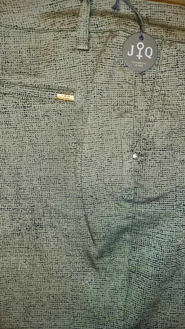 Pantalón de corte recto estilo chinos. - Imagen 4