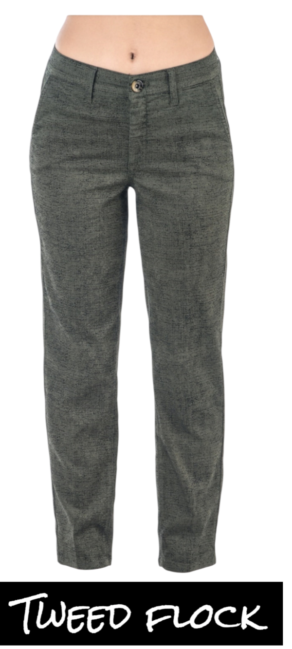 Pantalón de corte recto estilo chinos.