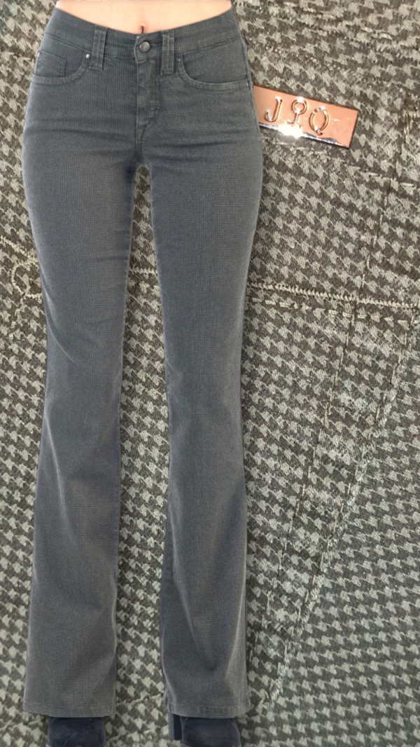 Pantalón estilo bootcut.Johnny Q