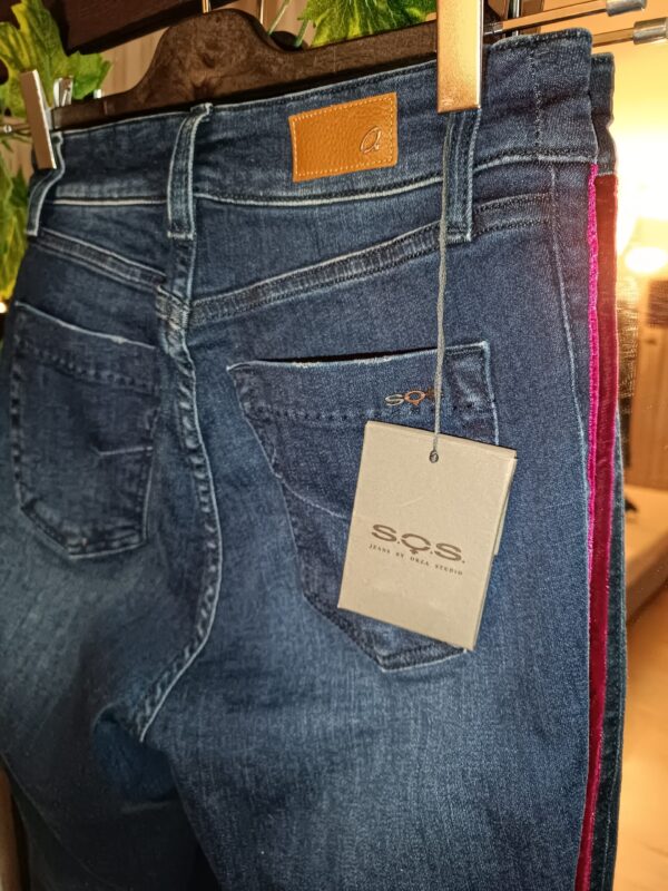 pantalon-vaquero-terciopelo-boton-joya