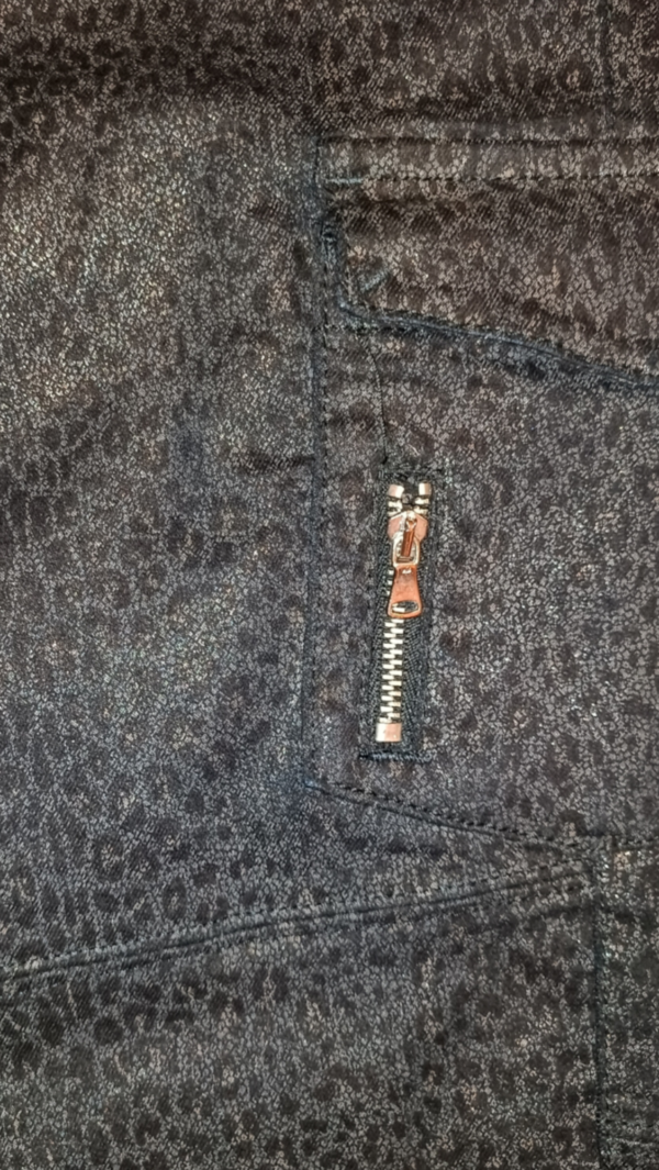 Pantalón cargo metalizado. - Imagen 4