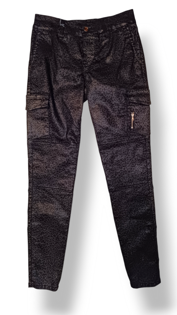 Pantalón cargo metalizado. - Imagen 3
