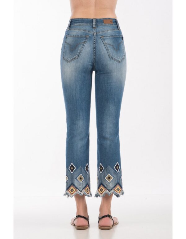Pantalón Vaquero Cropped con Bordados. SOS JEANS - Imagen 2